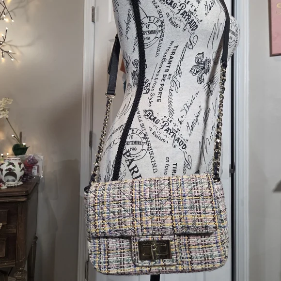 KARL LAGERFELD PARIS Agyness Crossbody - Picture 4 of 10